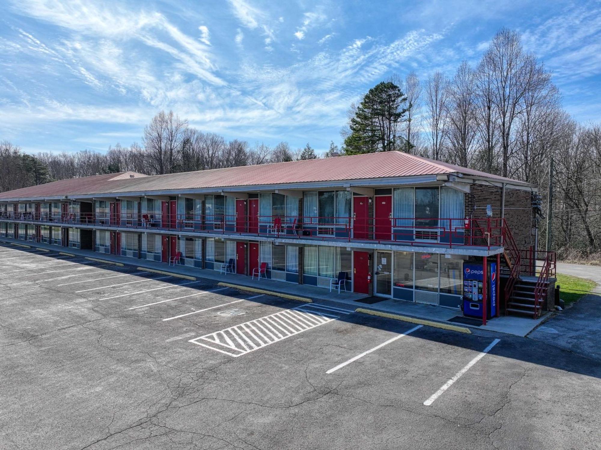 Americas Best Value Inn Stearns, Ky Екстер'єр фото